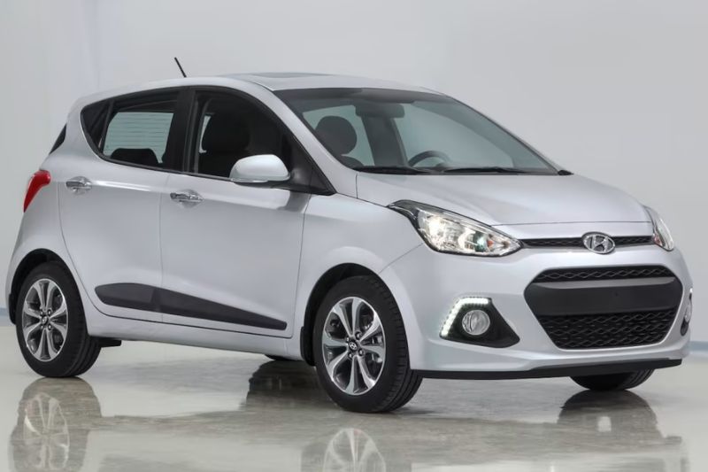 Hyundai Grand i10 4-seat car with sophisticated design captures every road