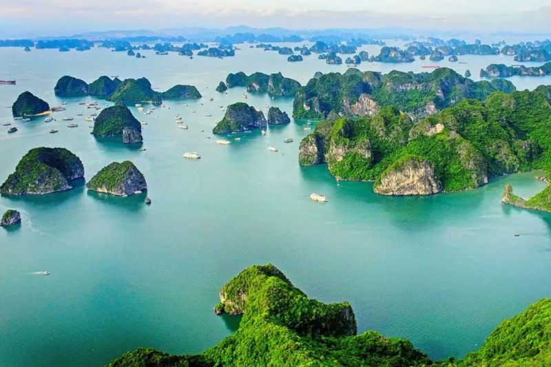 ha-long-bay-quang-ninh-an-extremely-attractive-tourist-destination-for-domestic-and-foreign-tourists