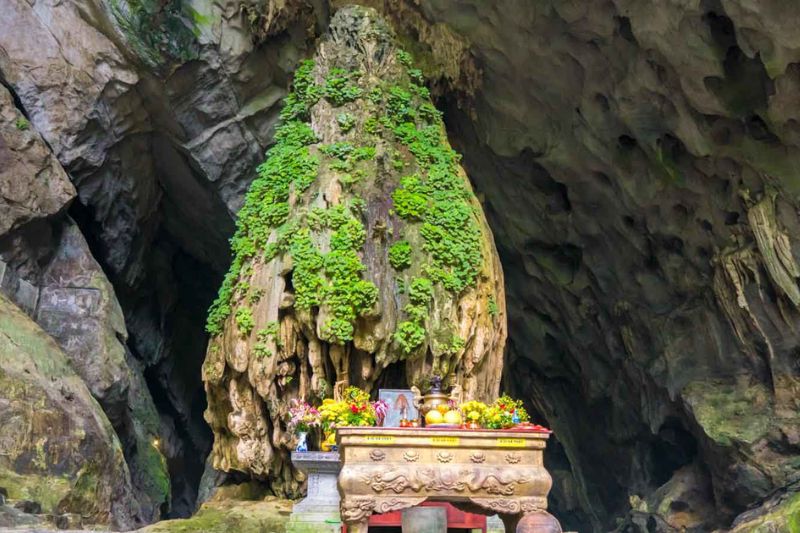 Huong Tich Cave - a destination not to be missed when coming to Huong Pagoda