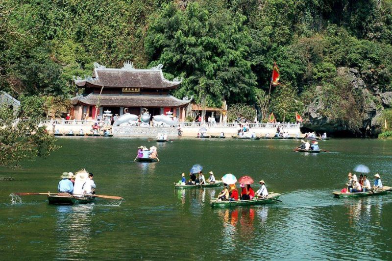 Explore the sacred Trinh Temple, Huong Pagoda and charming nature