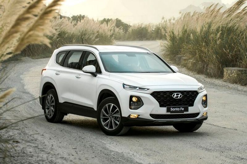 Hyundai Santafe 7-seater car with modern and sophisticated design is very popular with customers