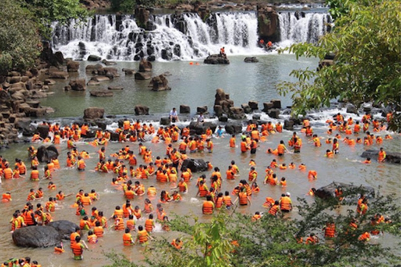 Giang Dien Waterfall