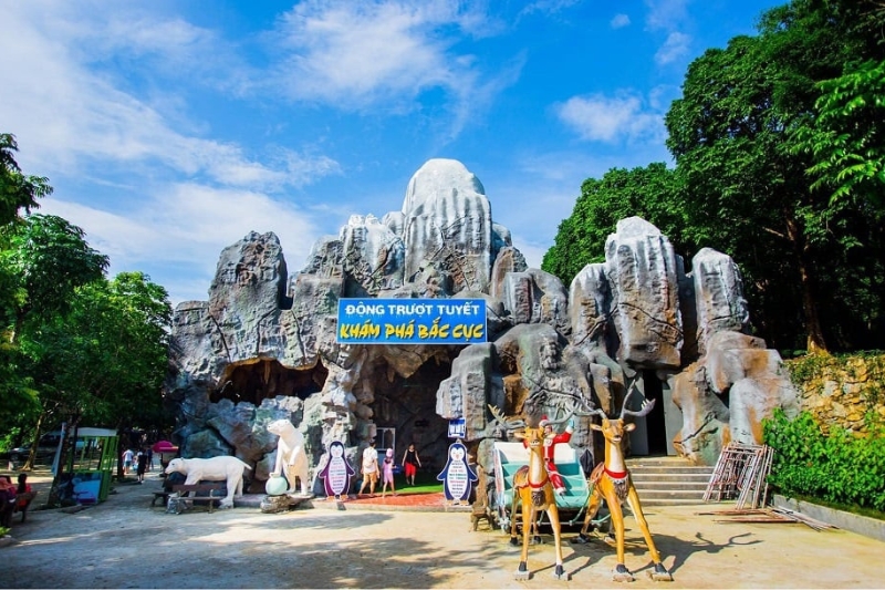 Tourist area Khoang Xanh Suoi Tien