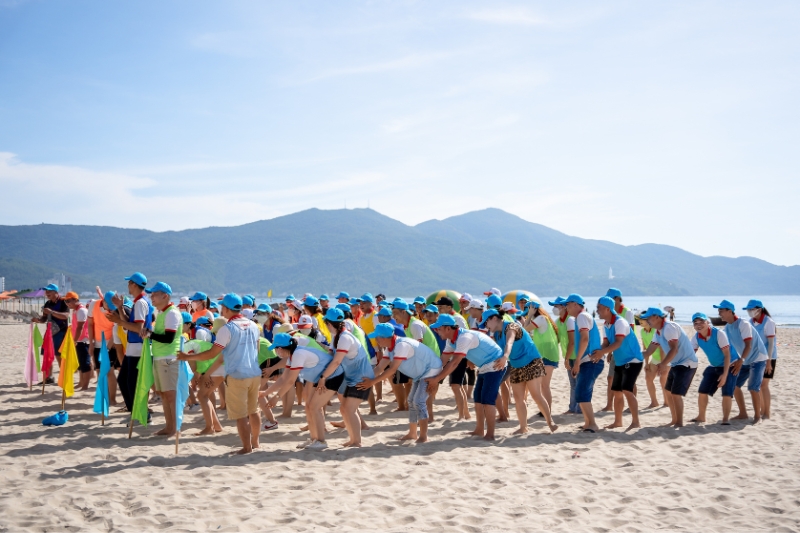 Team building in Ha Long Bay